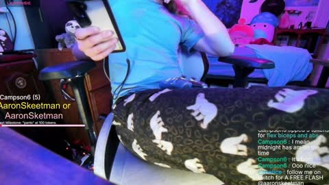 Snapshot of aaronskeetman chatting on January 26, 5:56 am Aaron Skeetman online show from January 26, 5:56 am