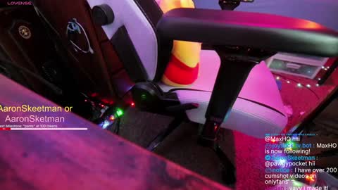 Snapshot of aaronskeetman chatting on January 28, 3:57 am Aaron Skeetman online show from January 28, 3:57 am