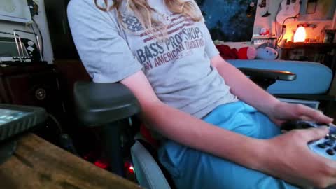 Snapshot of aaronskeetman chatting on March 5, 11:28 am Aaron Skeetman online show from March 5, 11:28 am