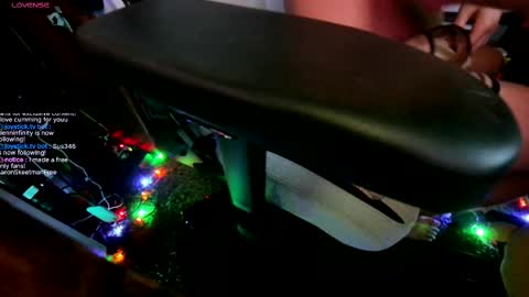 Snapshot of aaronskeetman chatting on September 17, 10:28 am Aaron Skeetman online show from September 17, 10:28 am