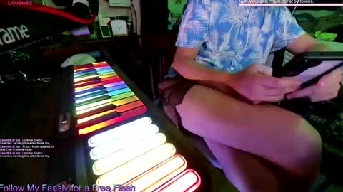 Snapshot of aaronskeetman chatting on October 22, 11:15 pm Aaron Skeetman online show from October 22, 11:15 pm