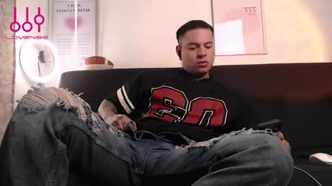 Snapshot of aaronsmith2_ chatting on December 20, 10:11 pm aaronsmith2_ online show from December 20, 10:11 pm