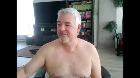 Snapshot of aarosteev chatting on February 10, 3:05 pm Jason online show from February 10, 3:05 pm