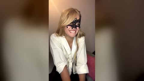 Snapshot of ab_mar chatting on April 9, 4:23 am Luna Maria online show from April 9, 4:23 am