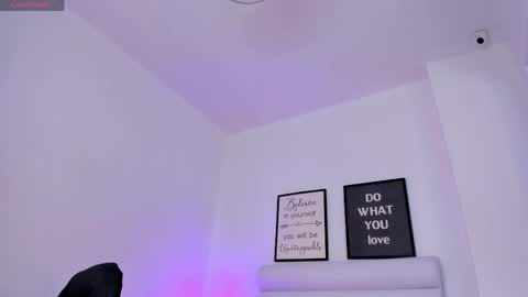 Snapshot of abbey_walker chatting on April 2, 11:30 am abbey_walker online show from April 2, 11:30 am