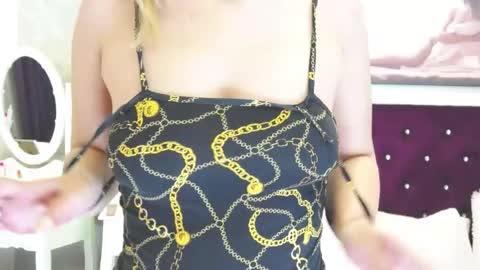 Snapshot of abbeymarley chatting on April 6, 6:20 pm Abbey online show from April 6, 6:20 pm
