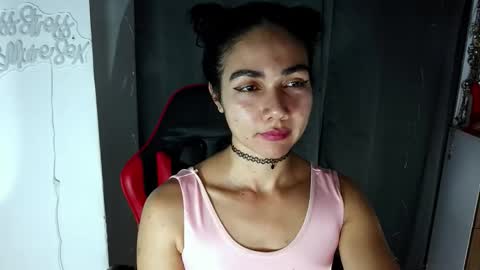 Snapshot of abbi_mooncb chatting on May 1, 6:01 pm Abbi mooncb online show from May 1, 6:01 pm