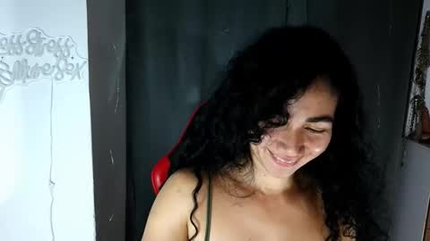 Snapshot of abbi_mooncb chatting on May 10, 3:17 pm Abbi mooncb online show from May 10, 3:17 pm