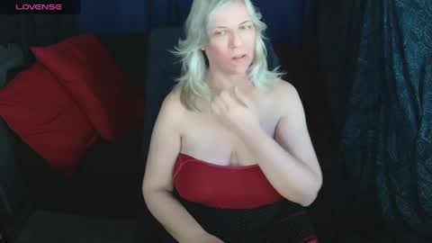 Snapshot of abbinatural chatting on April 12, 5:18 pm AbbiNatural online show from April 12, 5:18 pm