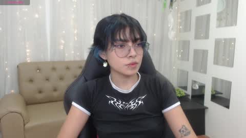 Snapshot of abbiross chatting on December 20, 7:28 pm Abbi online show from December 20, 7:28 pm