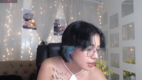 Snapshot of abbiross chatting on January 6, 8:07 pm Abbi online show from January 6, 8:07 pm