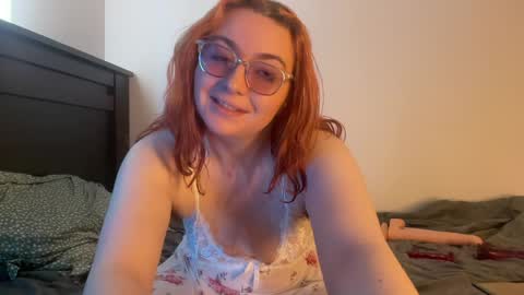 Snapshot of abbiwillow chatting on April 10, 3:28 pm Abbi Willow online show from April 10, 3:28 pm