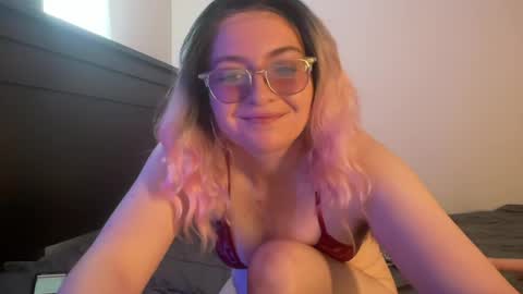 Snapshot of abbiwillow chatting on May 2, 2:55 pm Abbi Willow online show from May 2, 2:55 pm