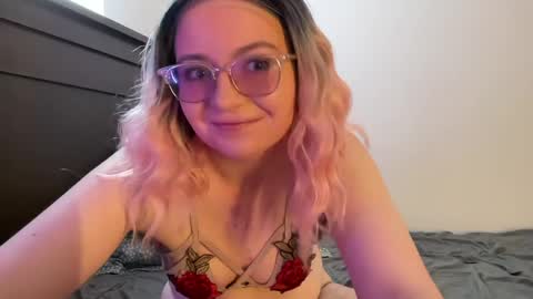 Snapshot of abbiwillow chatting on May 9, 3:06 pm Abbi Willow online show from May 9, 3:06 pm