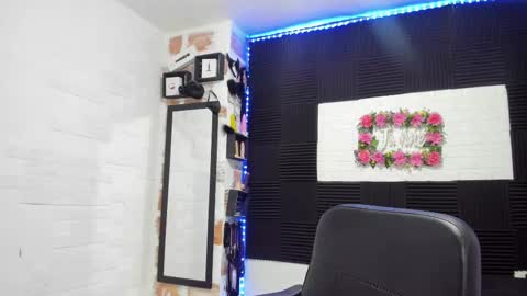 Snapshot of abby_connie chatting on February 13, 3:18 am Abby Connie online show from February 13, 3:18 am