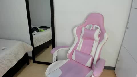 Snapshot of abby_hiiltoon chatting on March 7, 5:59 am Abby online show from March 7, 5:59 am