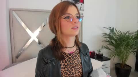 Snapshot of abby_jones2 chatting on February 12, 4:07 am abby jones online show from February 12, 4:07 am