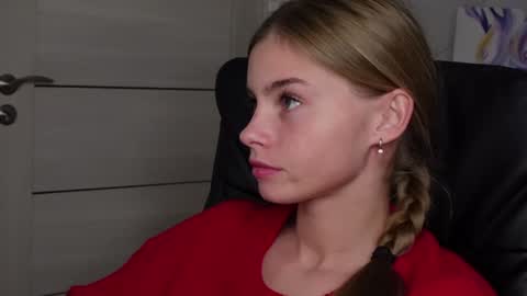 ABBY LAKER online show from December 11, 8:18 pm