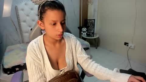Snapshot of abby_milky chatting on September 19, 12:28 pm abby_milky online show from September 19, 12:28 pm
