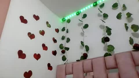 abby_moss_2 online show from March 18, 12:30 pm