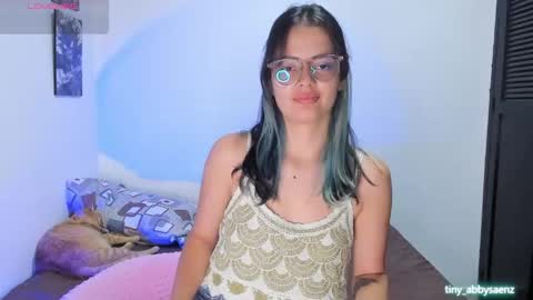 Abby Saenz online show from September 29, 6:46 pm