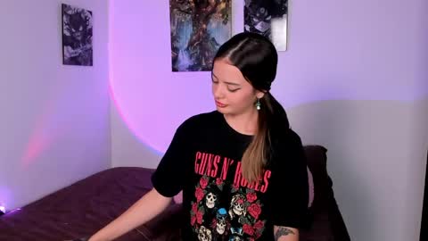 Snapshot of abby_saenz01 chatting on March 31, 9:37 pm Abby Saenz online show from March 31, 9:37 pm