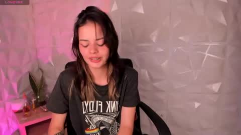 Snapshot of abby_saenz01 chatting on June 19, 5:17 pm Abby Saenz online show from June 19, 5:17 pm
