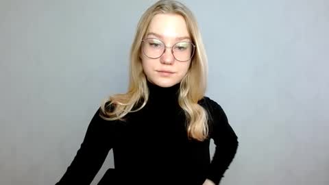 Snapshot of abbymoore__ chatting on March 6, 8:30 am Abby Lovense is active online show from March 6, 8:30 am