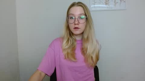 Snapshot of abbymoore__ chatting on September 16, 8:59 am Abby Lovense is active online show from September 16, 8:59 am