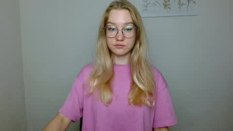 Snapshot of abbymoore__ chatting on September 19, 10:27 am Abby Lovense is active online show from September 19, 10:27 am