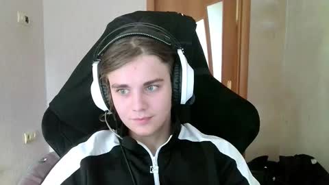 Snapshot of abbysal_blade chatting on October 3, 8:00 am abbysal_blade online show from October 3, 8:00 am