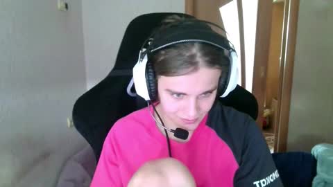 Snapshot of abbysal_blade chatting on October 8, 8:56 am abbysal_blade online show from October 8, 8:56 am