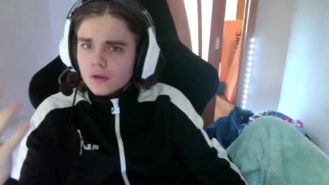 Snapshot of abbysal_blade chatting on October 22, 6:13 am abbysal_blade online show from October 22, 6:13 am