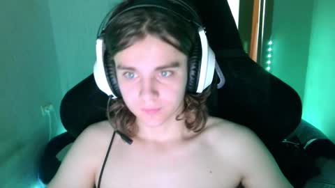 Snapshot of abbysal_blade chatting on November 10, 7:29 am abbysal_blade online show from November 10, 7:29 am