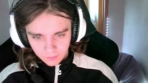 Snapshot of abbysal_blade chatting on November 14, 6:12 am abbysal_blade online show from November 14, 6:12 am