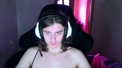 Snapshot of abbysal_blade chatting on December 15, 8:07 am abbysal_blade online show from December 15, 8:07 am