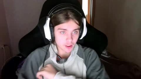 Snapshot of abbysal_blade chatting on December 19, 7:48 am abbysal_blade online show from December 19, 7:48 am