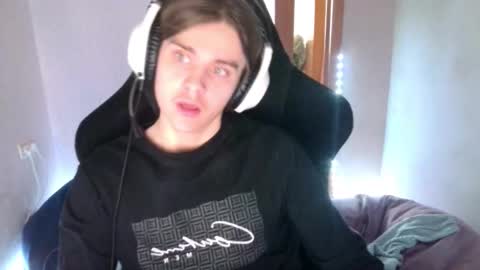 Snapshot of abbysal_blade chatting on December 23, 8:12 am abbysal_blade online show from December 23, 8:12 am