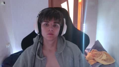 Snapshot of abbysal_blade chatting on January 13, 9:58 am abbysal_blade online show from January 13, 9:58 am