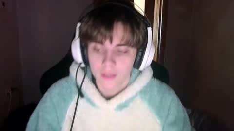 Snapshot of abbysal_blade chatting on January 17, 9:36 am abbysal_blade online show from January 17, 9:36 am