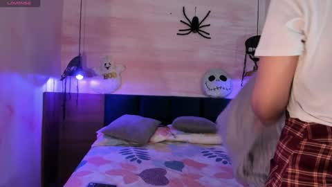 Abigail online show from October 8, 11:30 am