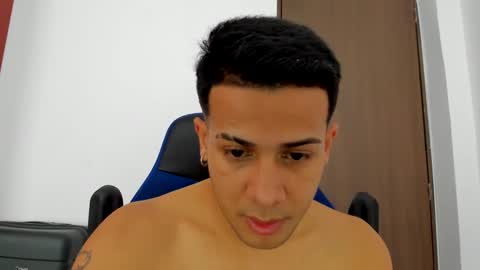 Independence model AbelAsburgo online show from December 18, 6:03 pm