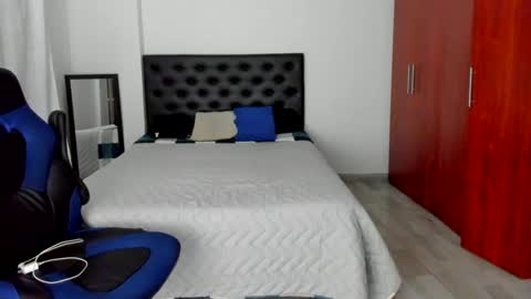 Independence model AbelAsburgo online show from December 28, 5:23 am