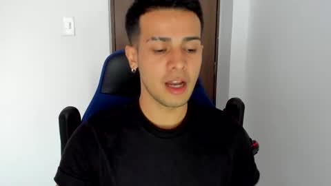 Independence model AbelAsburgo online show from February 20, 10:48 pm