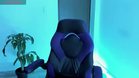 Independence model AbelAsburgo online show from October 28, 1:20 am