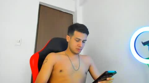 Snapshot of abelasburgo chatting on July 1, 10:09 pm Independence model AbelAsburgo online show from July 1, 10:09 pm