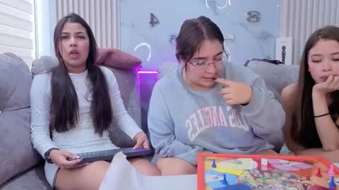 abella_as_ online show from February 5, 7:18 pm