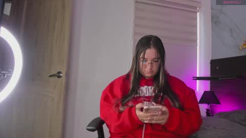 Snapshot of abella_as_ chatting on April 4, 2:03 pm abella_as_ online show from April 4, 2:03 pm
