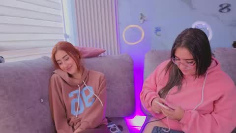 Snapshot of abella_as_ chatting on April 10, 6:34 pm abella_as_ online show from April 10, 6:34 pm