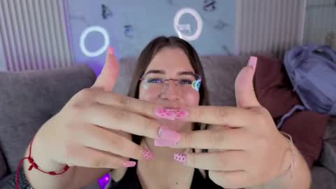 Snapshot of abella_as_ chatting on April 11, 1:37 pm abella_as_ online show from April 11, 1:37 pm
